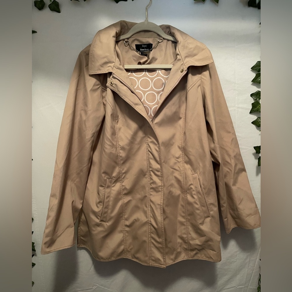 This Dennis Basso Coat is in perfect condition and is so cute!